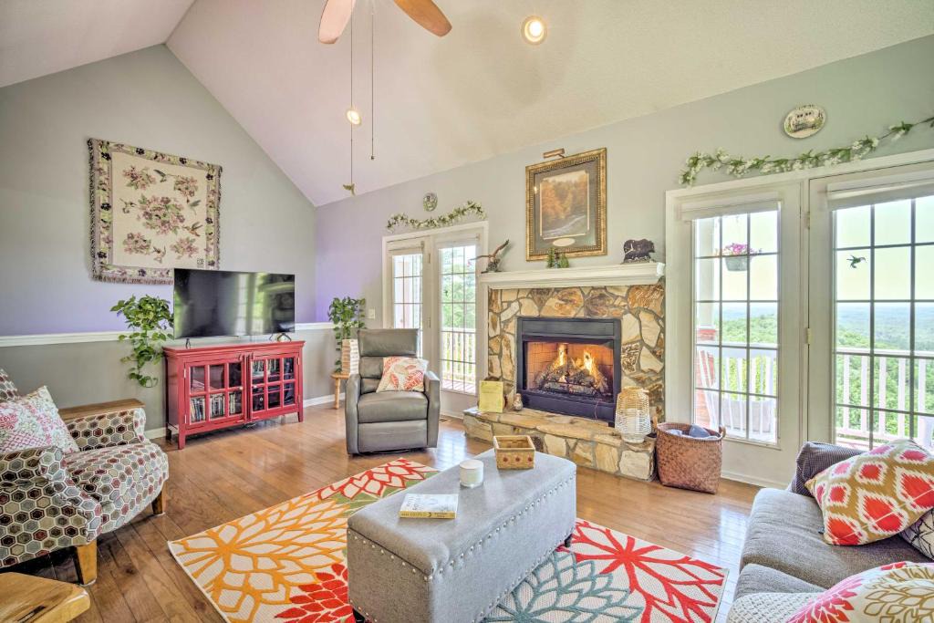 Ranger House | Eclectic Ranger Home w/Mtn Views + Hot Tub!