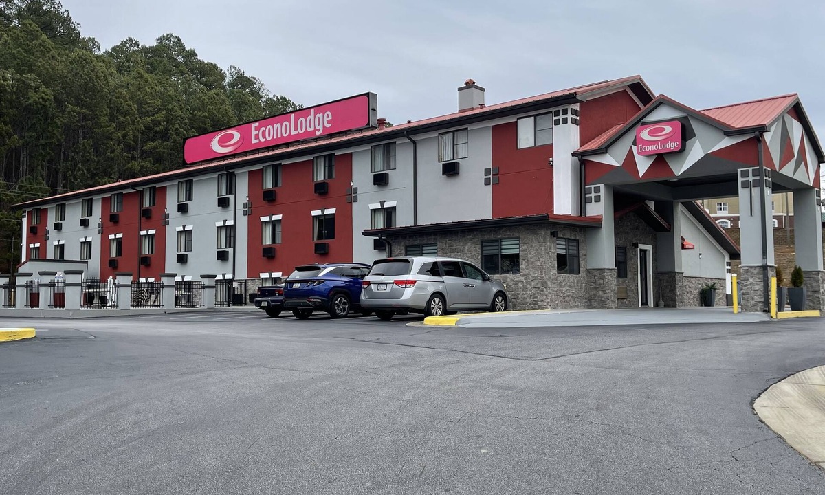Cartersville Hotel | Econo Lodge Cartersville-Emerson Lake Point