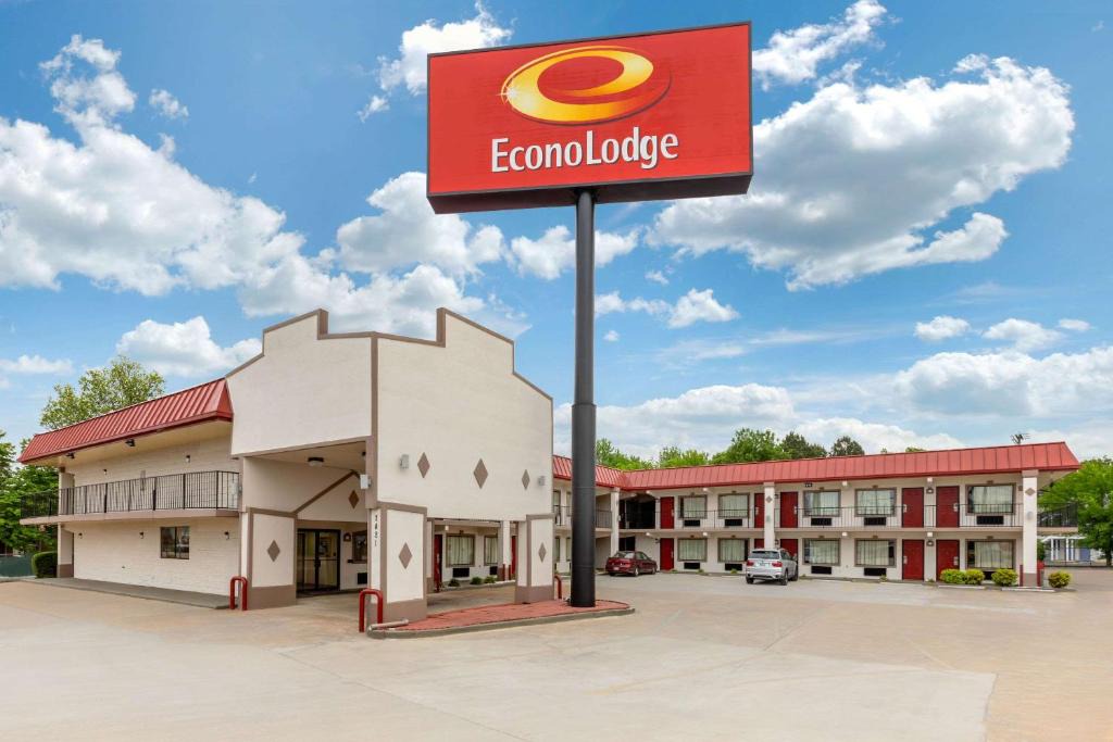 Tyner Cabin | Econo Lodge Chattanooga Northeast - Ooltewah