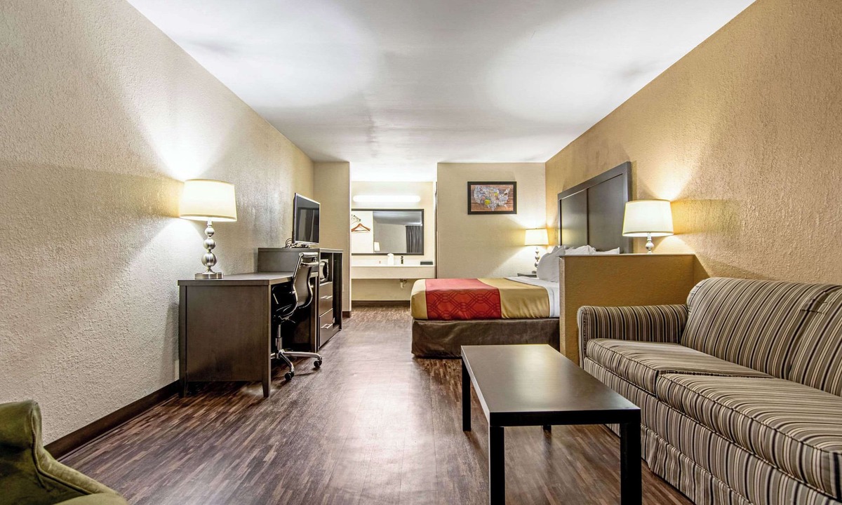 Matthews Hotel | Econo Lodge Inn & Suites Matthews - Charlotte