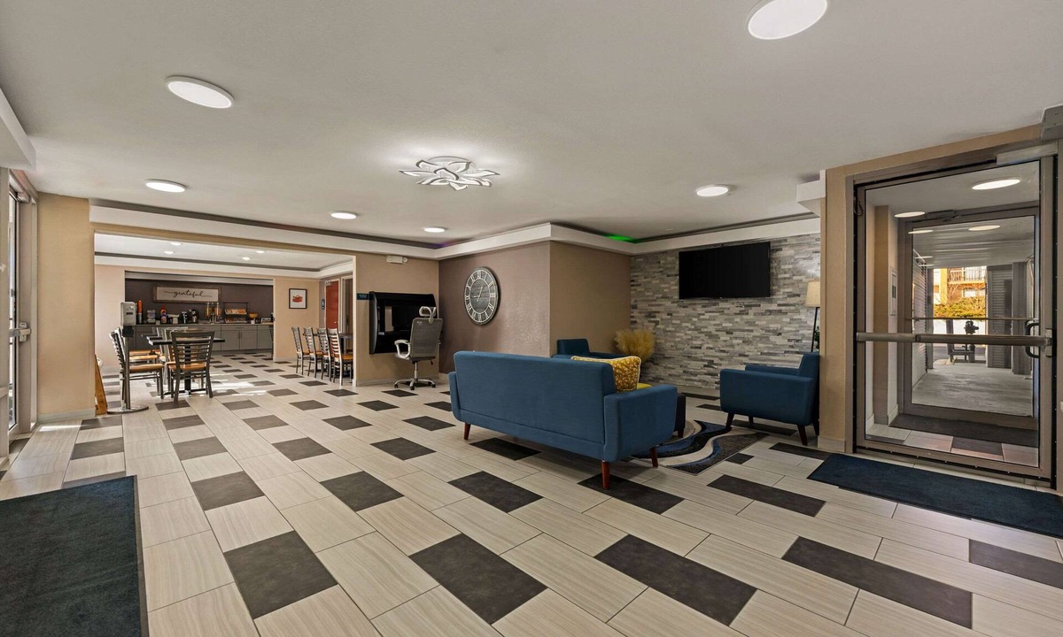 Rockford Hotel | Econo Lodge Rockford Casino Area