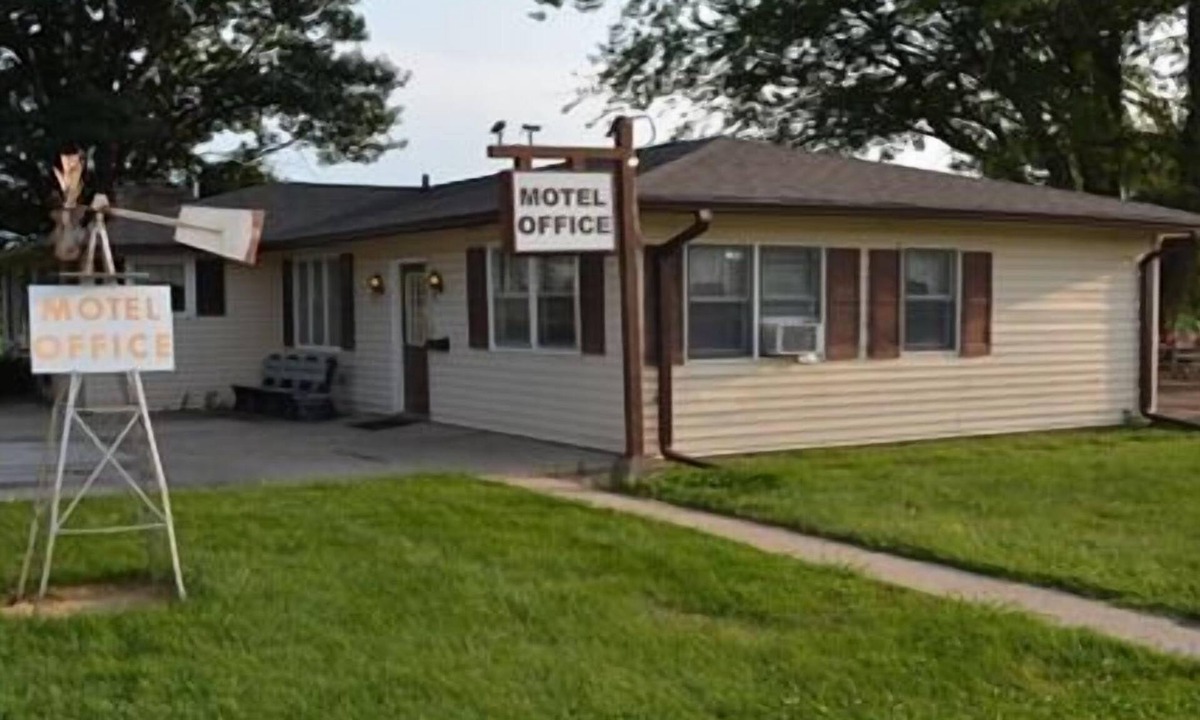 De Soto Hotel | Edgetowner Motel