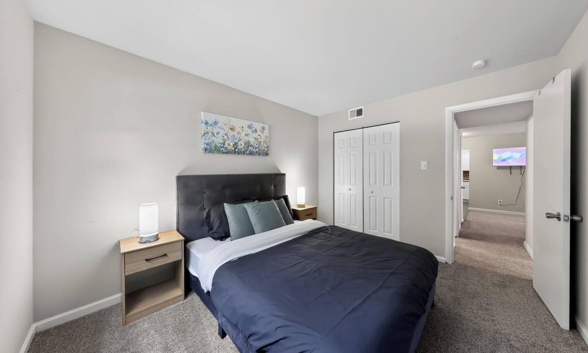 Edgemoor Apartment | Elegant Chateau Escape | Parking Included