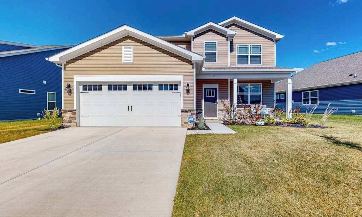 Millville House | Elegant home in Millville by the Sea with 2 pools, gym, dock & W/D