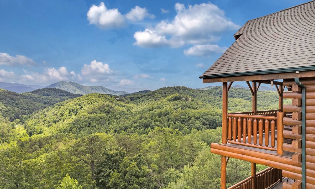 Sevierville Cabin | Endless View AMAZING Panoramic Mountain Views, Pool Access , Free Tickets!