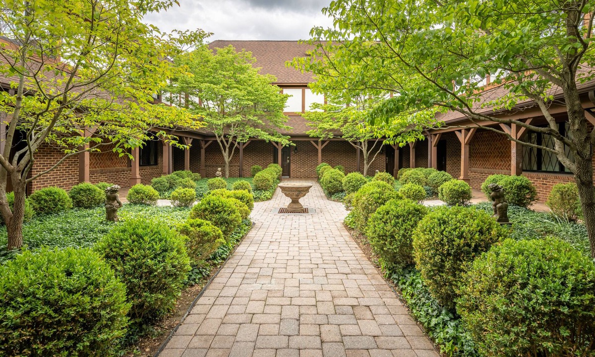 Charlottesville Hotel | English Inn of Charlottesville