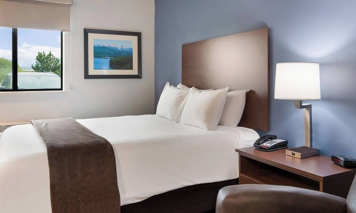 La Vista Hotel | Enjoy 2 Queen Suites w/Kitchens & Recliners – Ideal for Families Visiting Omaha