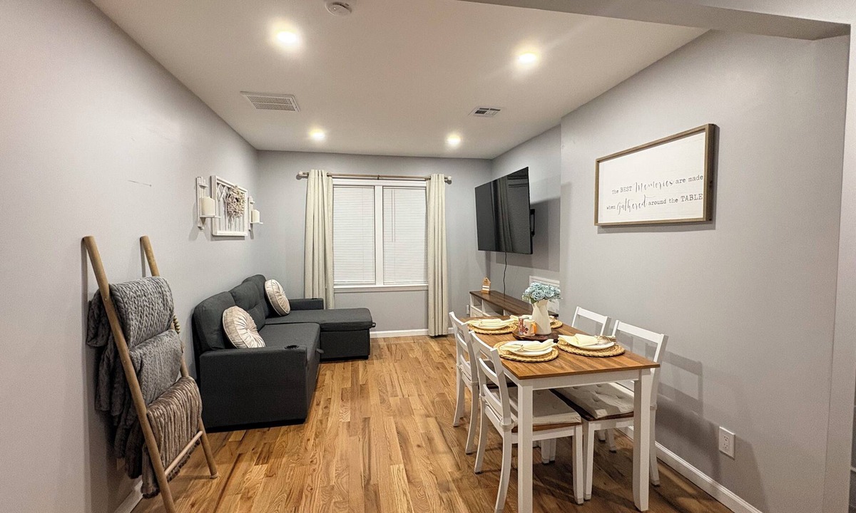 Woodbridge Apartment | Enjoy a comfortable 2-BDR Apt. in the heart of Woodbridge, NJ!