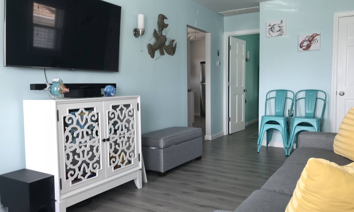 Ortley Beach House | Enjoy sunsets at this modern cottage with large backyard and peekaboo bay view.