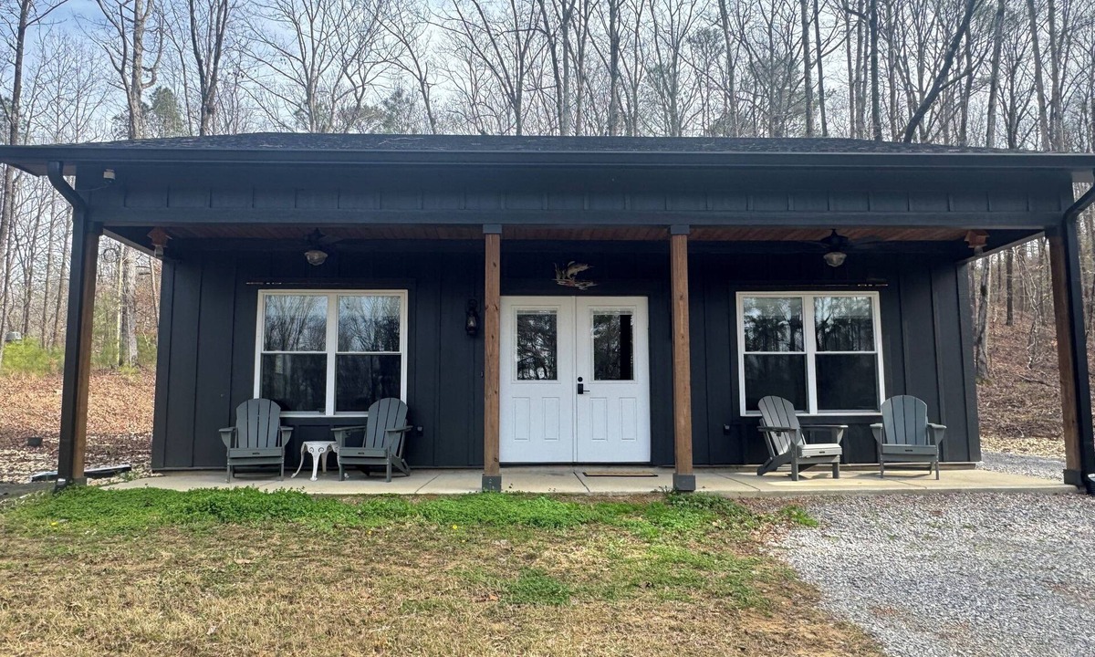 Crane Hill House | Enjoy the Country! Relax & Unwind with this beautiful 2 BR house in Crane Hill