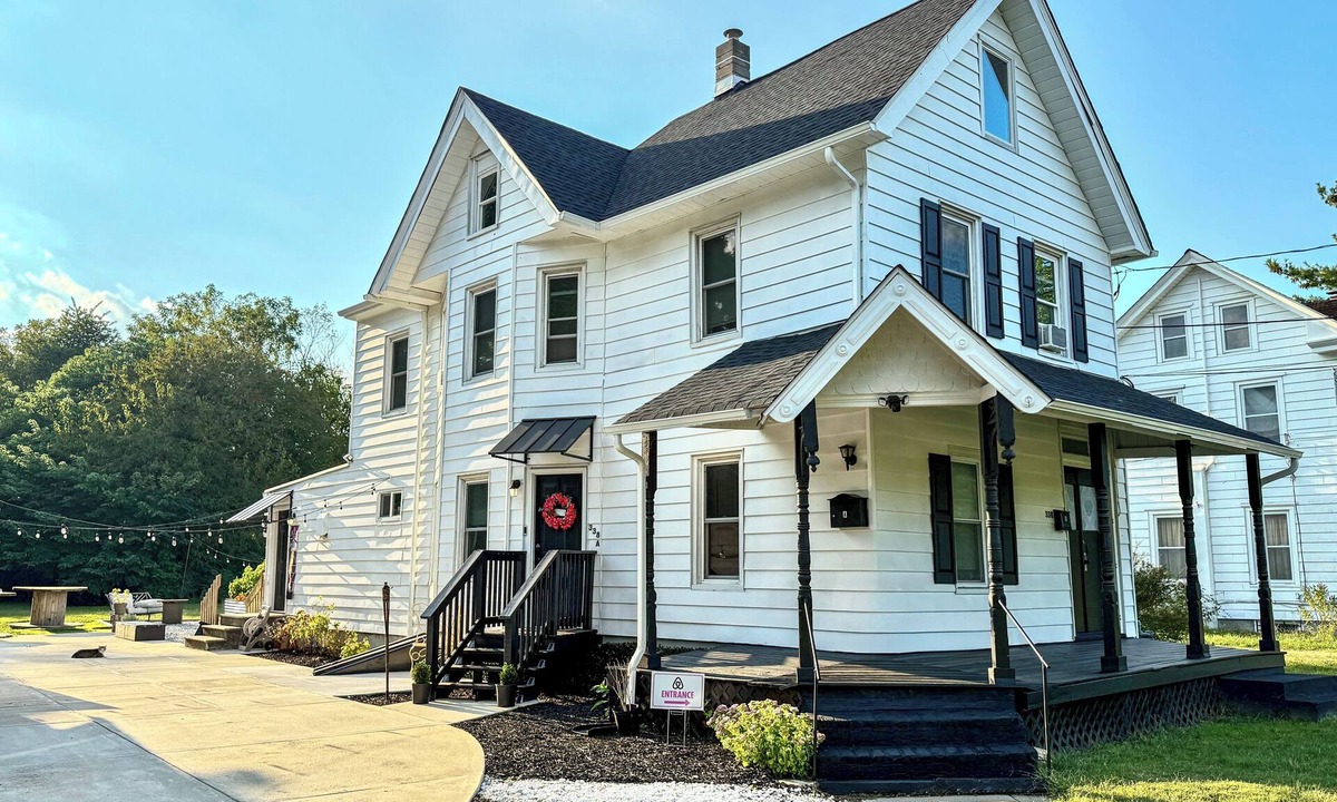 Clayton Apartment | Entire Apt, private entrance, backyard oasis & hot tub