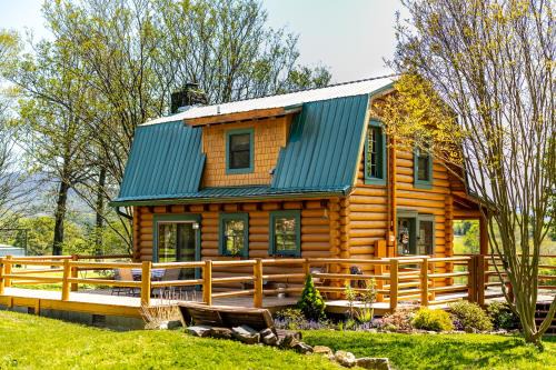 Maryville House | Entire Cabin 15 mins to The Great Smoky Mountains
