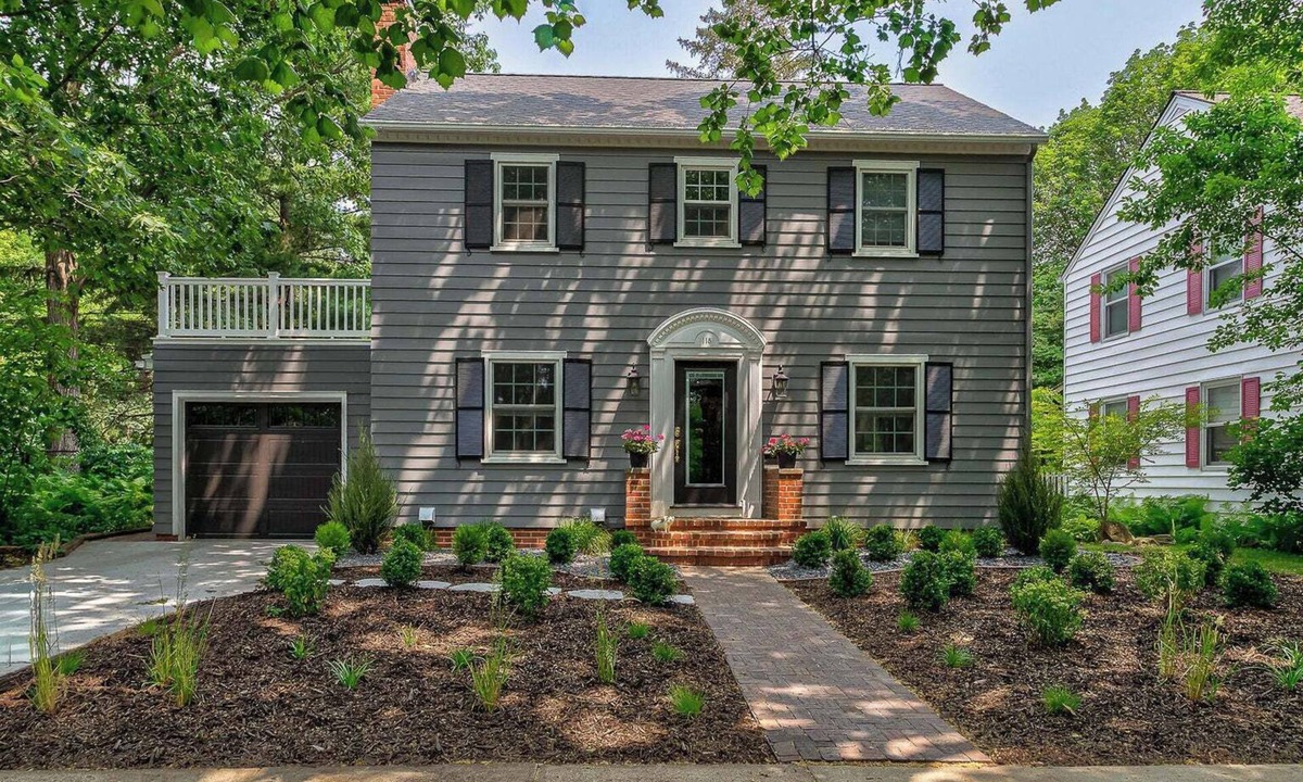 Ames House | ENTIRE HOME! 5 BEDROOM, 2 BATH, WITH JACUZZI - .2 miles to Iowa State Campus