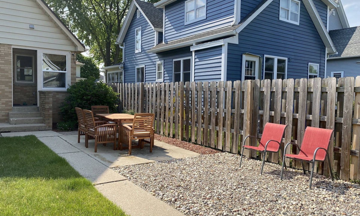 Burlington House | Entire home in Burlington minutes from Lake Geneva