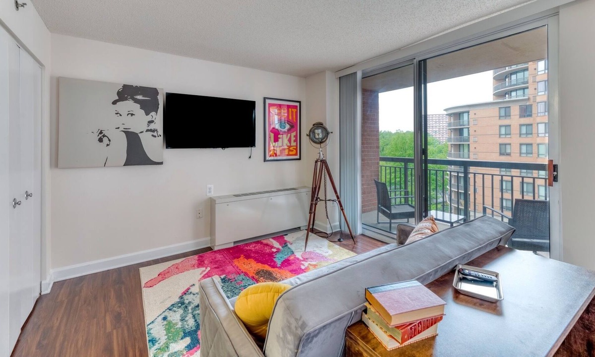 Arlington Apartment | Entire Luxury apt near Downtown D.C. w /FREE Wifi