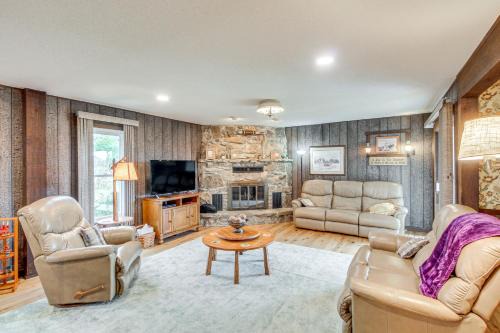 Neosho County House | Erie Farmhouse w/Fire Pit + Grill: Pets Welcome!