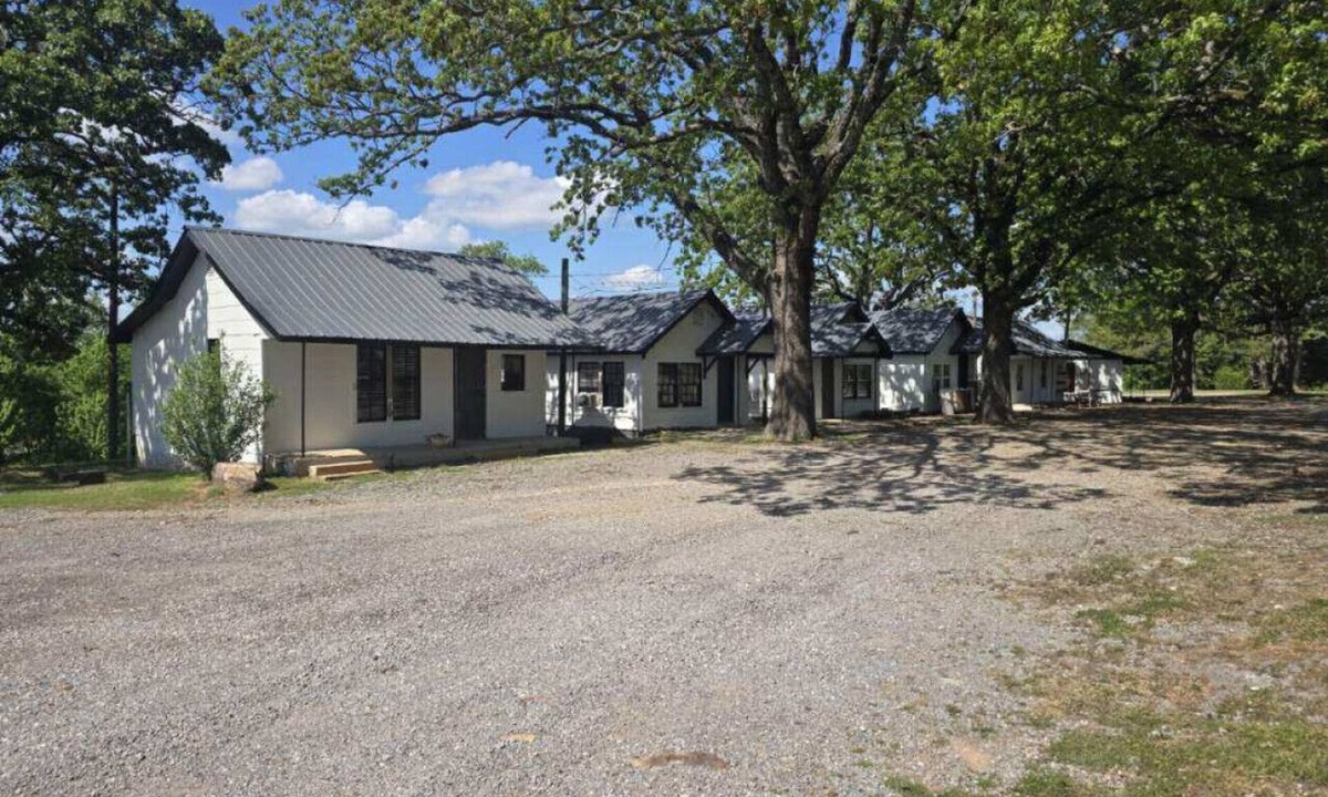 Cookson Cabin | Escape to Cookson Resorts – A Historic Retreat Near Lake Tenkiller Cabin #1