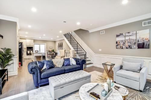 East Passyunk Crossing House | Exceptional Downtown Townhome with Roof Deck -4Bedroom & 3Baths