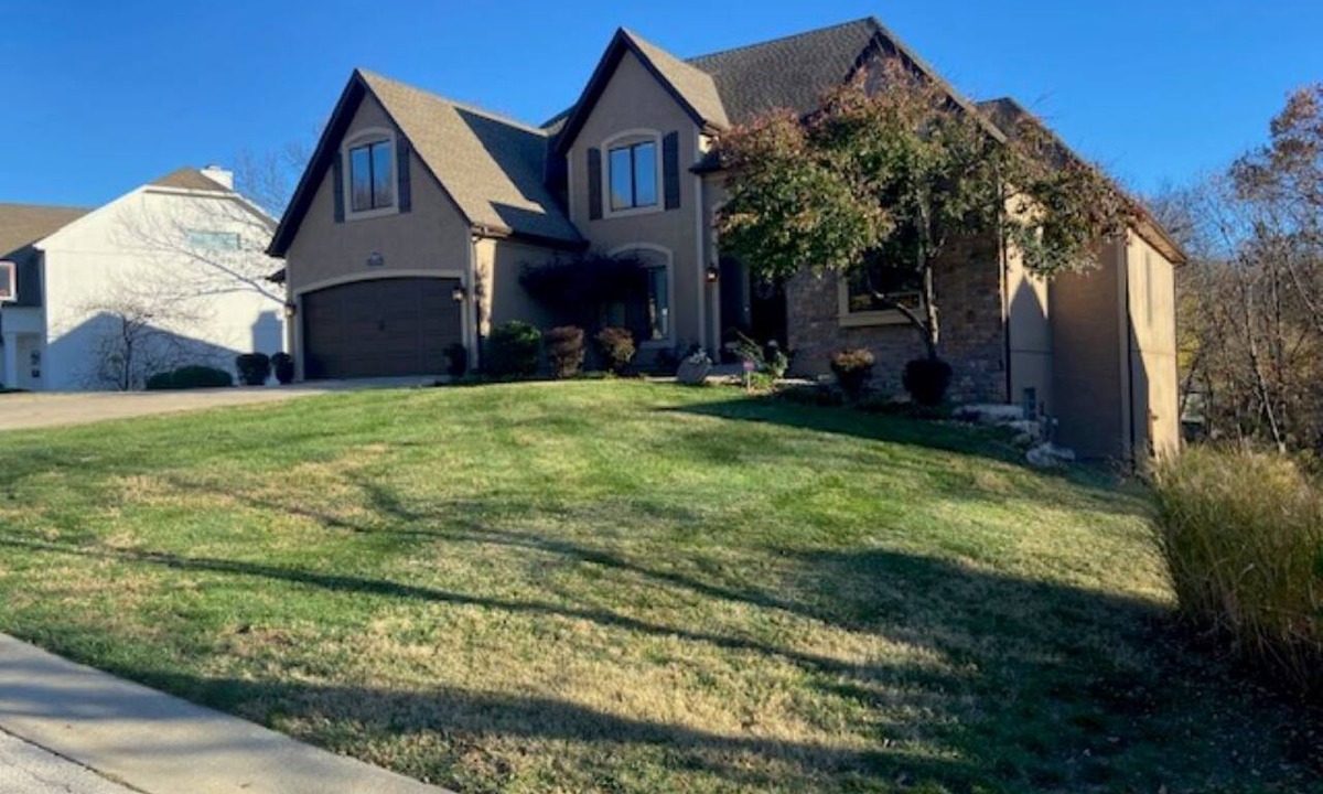 Shawnee Apartment | Executive Suite Apartment with Private Keyless Entrance. Enjoy Upscale Amenities