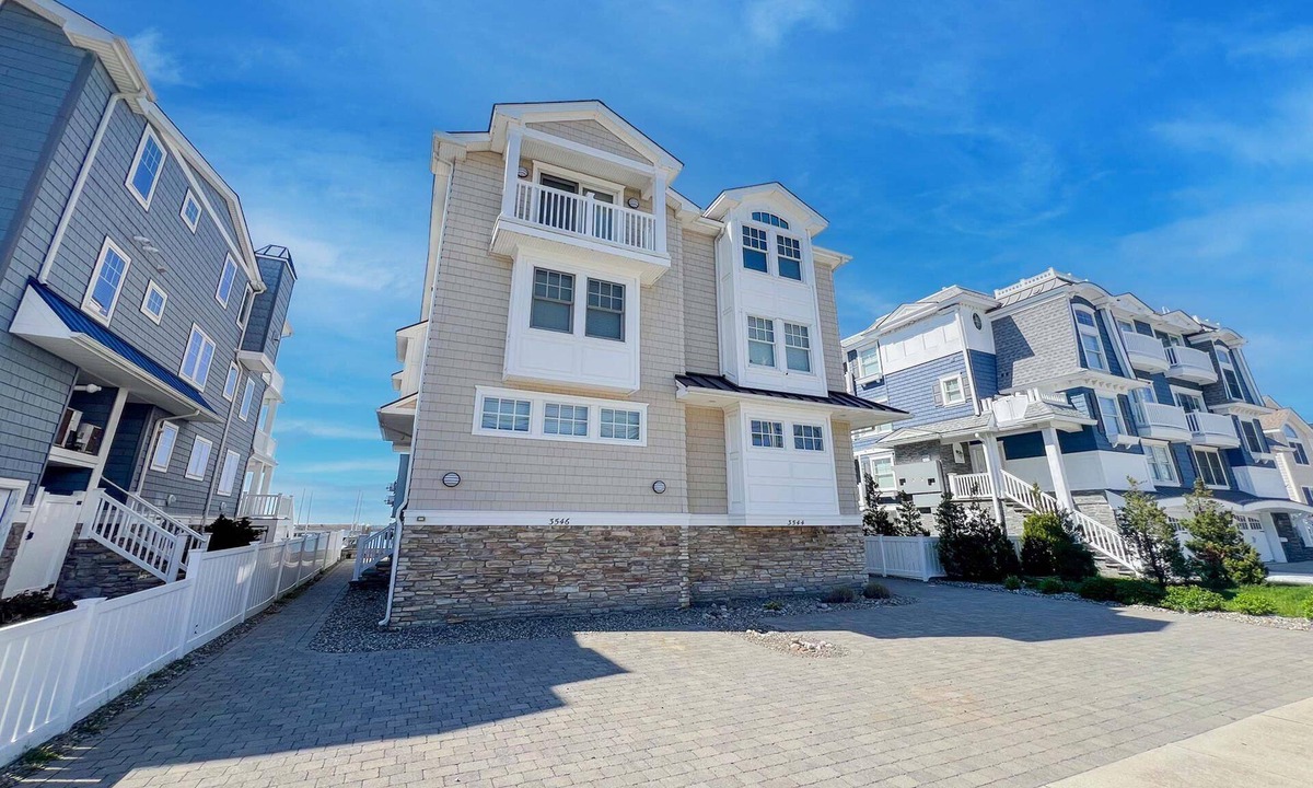 Avalon House | Experience coastal living at its finest in this newly remodeled, designer-appointed bayfront townhome.