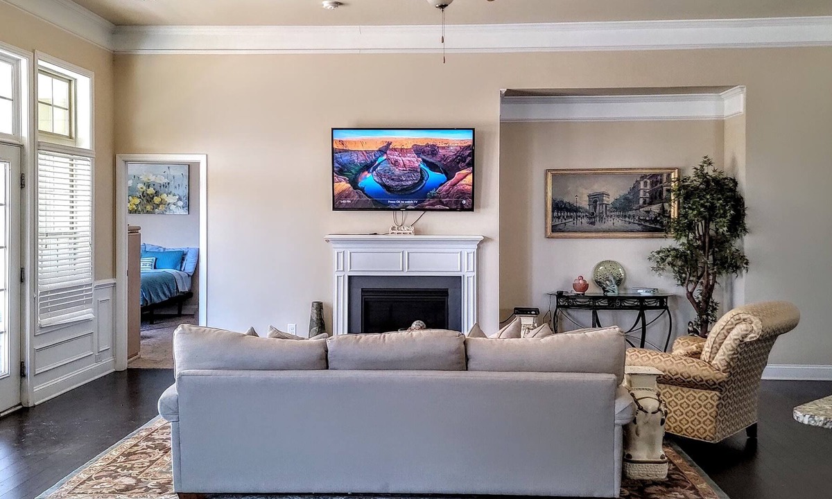 Duncan House | Extended Stay Executive Rental ready for you Centrally located