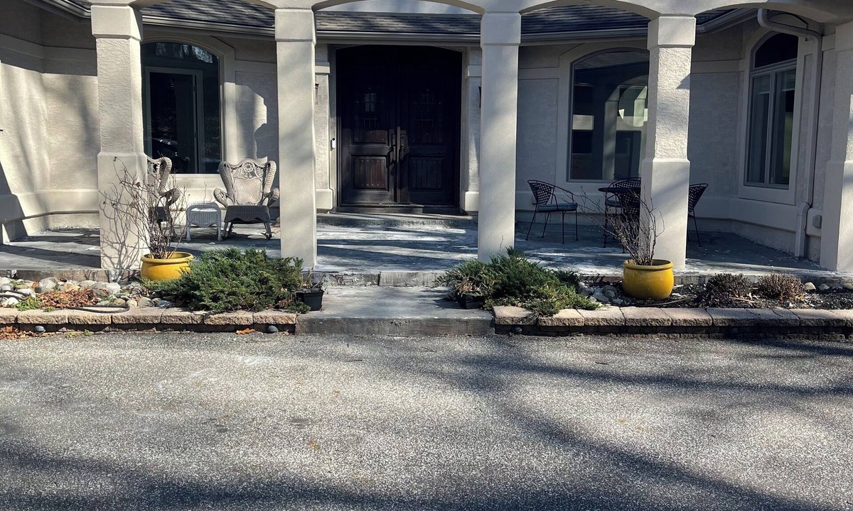 Sewell House | Fabulous Home 4-Bedroom 3 Full Baths and Indoor Pool-Spa/Nature Lovers Vibe!