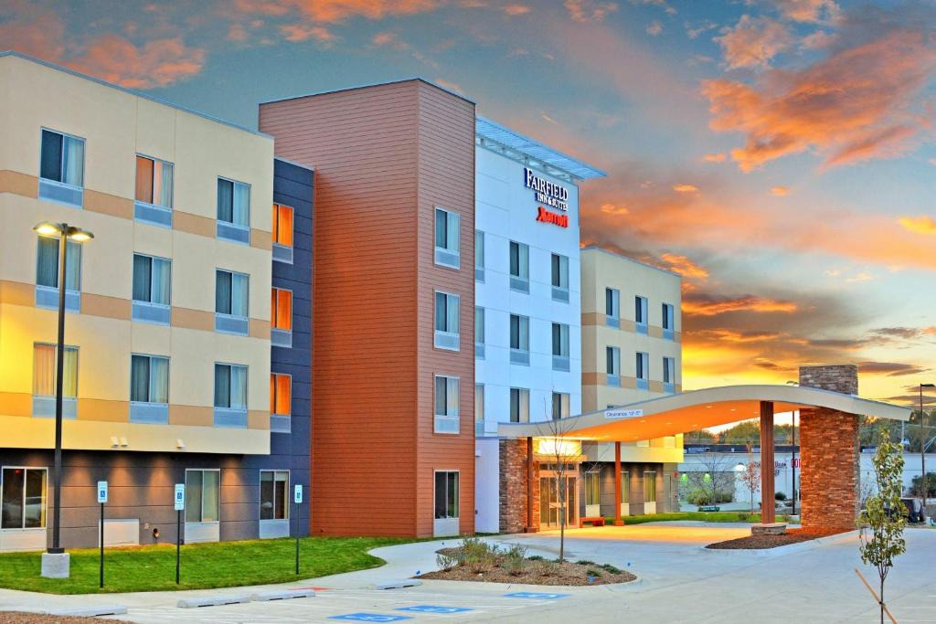 North Central Omaha Hotel | Fairfield Inn & Suites by Marriott Omaha Northwest
