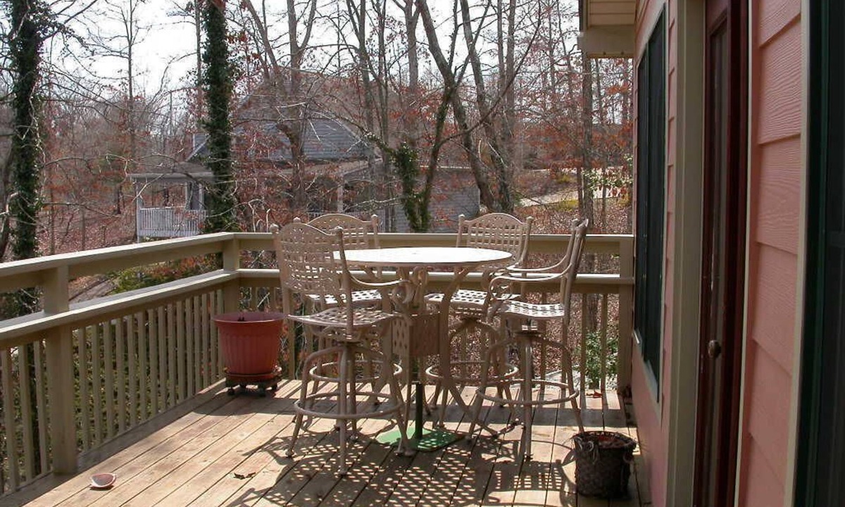 Ten Mile Apartment | FALL COLOR cruise or Fish on Suntracker Pontoon Fishing Barge!