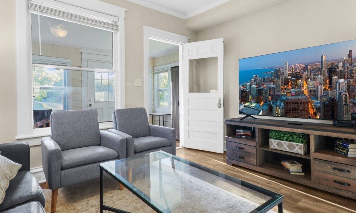 Libertyville House | Families Come Stay DT Libertyville near Naval Base