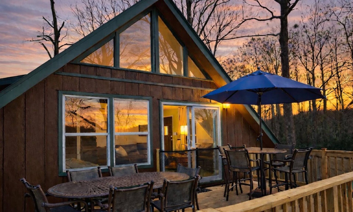 Gaylesville Cabin | Family A-Frame: Fully-Fenced, Hot Tub, Fire Pit