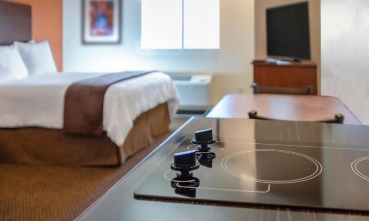 Jamestown Hotel | Family-Friendly 3 Units w/Kitchenette Close to Frontier Village Attractions