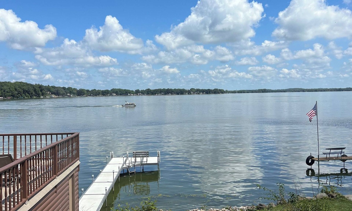 Stoughton House | Family-Friendly 5BR Lakefront Cabin Near Madison WI Sleeps the Whole Crew