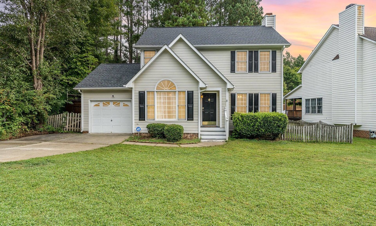 Durham House | Family Friendly Retreat in RDU with all the convenience - 3 Bd/2.5 Ba