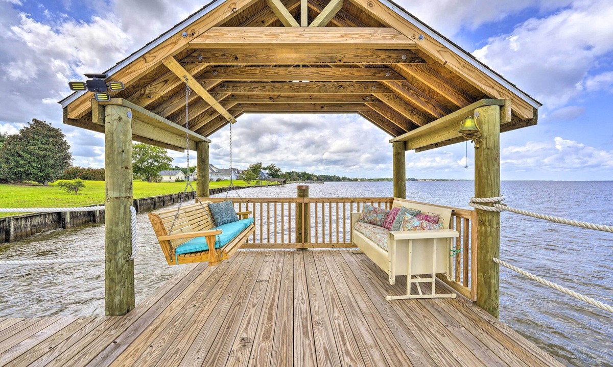 Currituck House | Family Getaway w/Pier on Currituck Sound