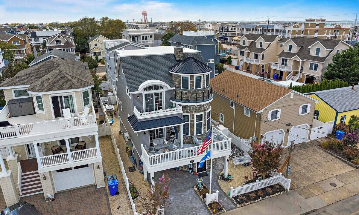 Beach Haven House | Family Home w/5 Decks! Fantasy Island Down Street