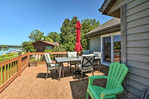 Janesville House | Family Home w/Deck, Yard, Dock on Rock River