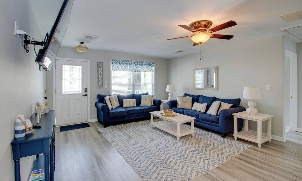 Somers Point House | Family Home w/Pool! 5 Mi to Ocean City Beach