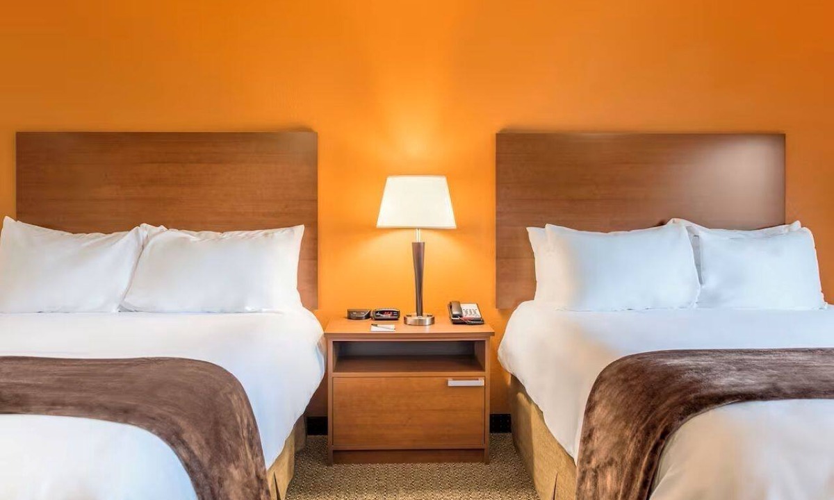 Overland Park Hotel | Family-Ready Rooms with Kitchen and Laundry Facilities