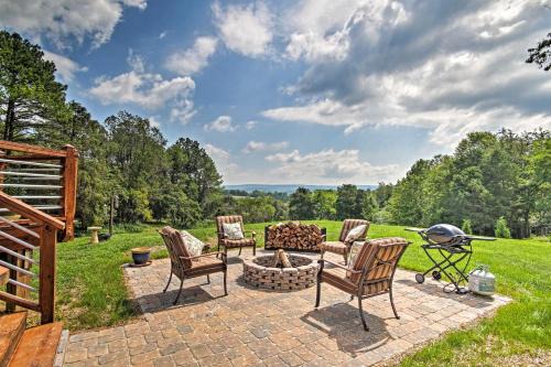 Berryville House | Family Retreat w/Deck Near Appalachian Trail!