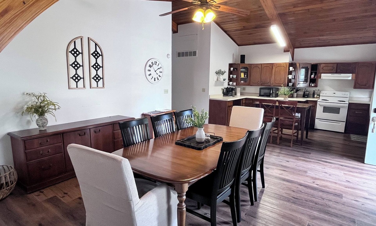 Kirksville Apartment | Family sized, pets, one-level condo in town, laundry, grill, deck