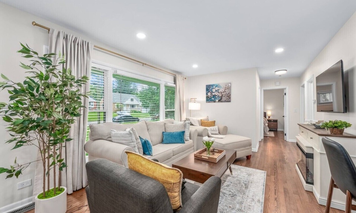 Russell House | Family Stay with Game Garage, Fire Pit, Streaming TVs and Private Yard