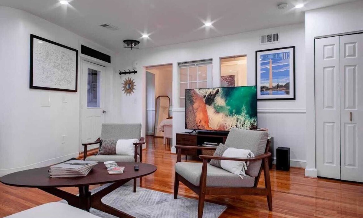 Truxton Circle Apartment | ⚜ Fancy 1-BR in Central Location ⚜
