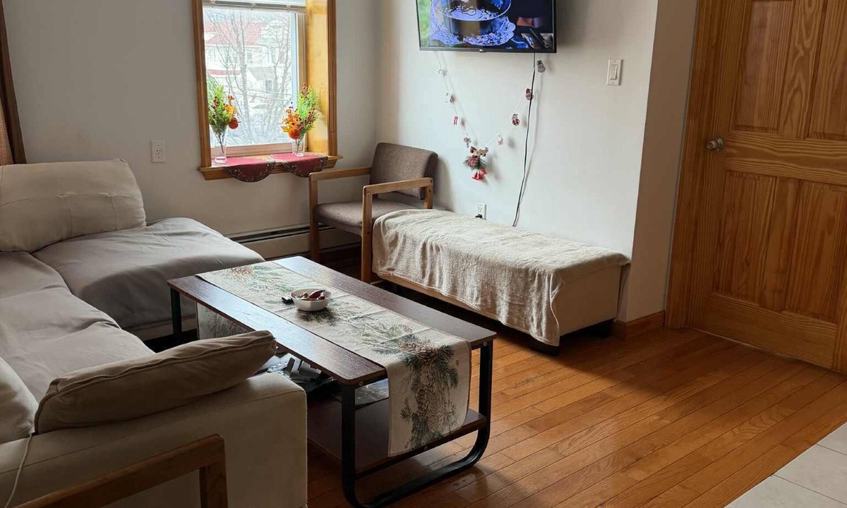 Dyker Heights Apartment | Fantastic 1-bedroom apartment with AC in quaint Brooklyn