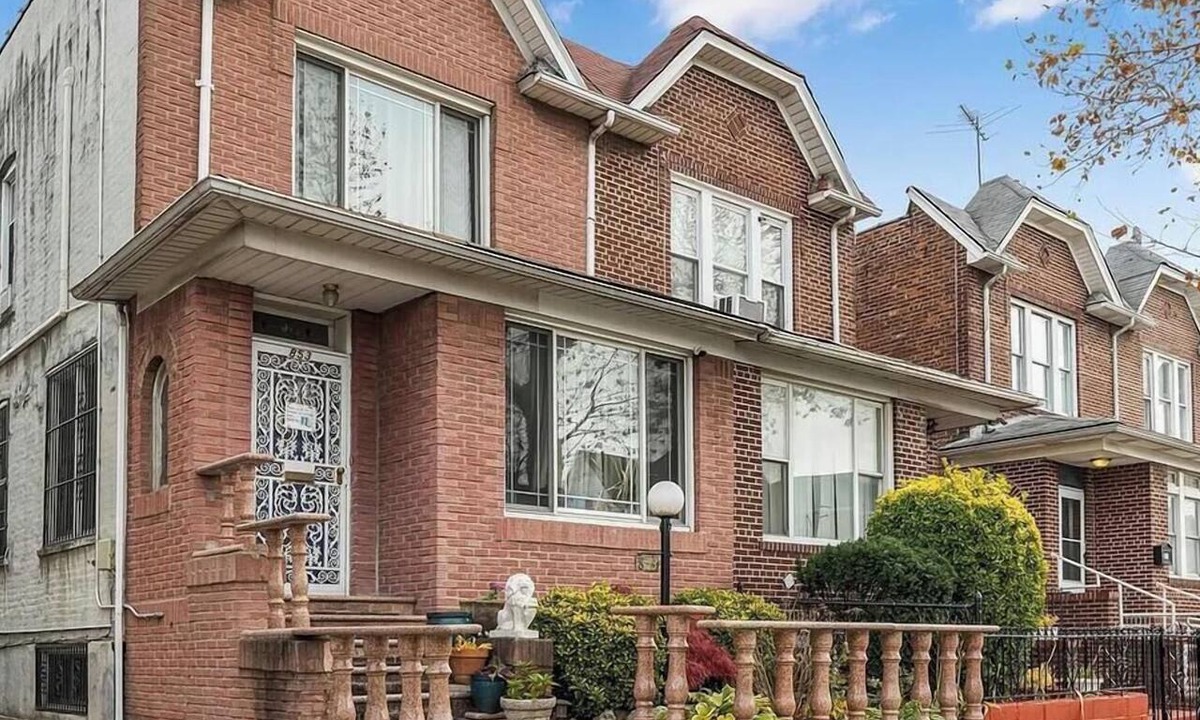 East Flatbush House | Fantastic 2BR Main Floor Unit in Residential Brooklyn Semi-attached Townhome