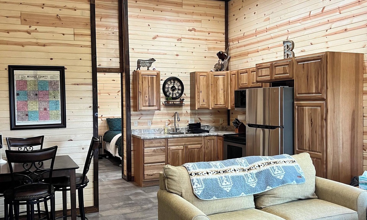 Winfred House | Farm Stay Close to I-90 and Sioux Falls. Hunting dogs allowed for extra fee