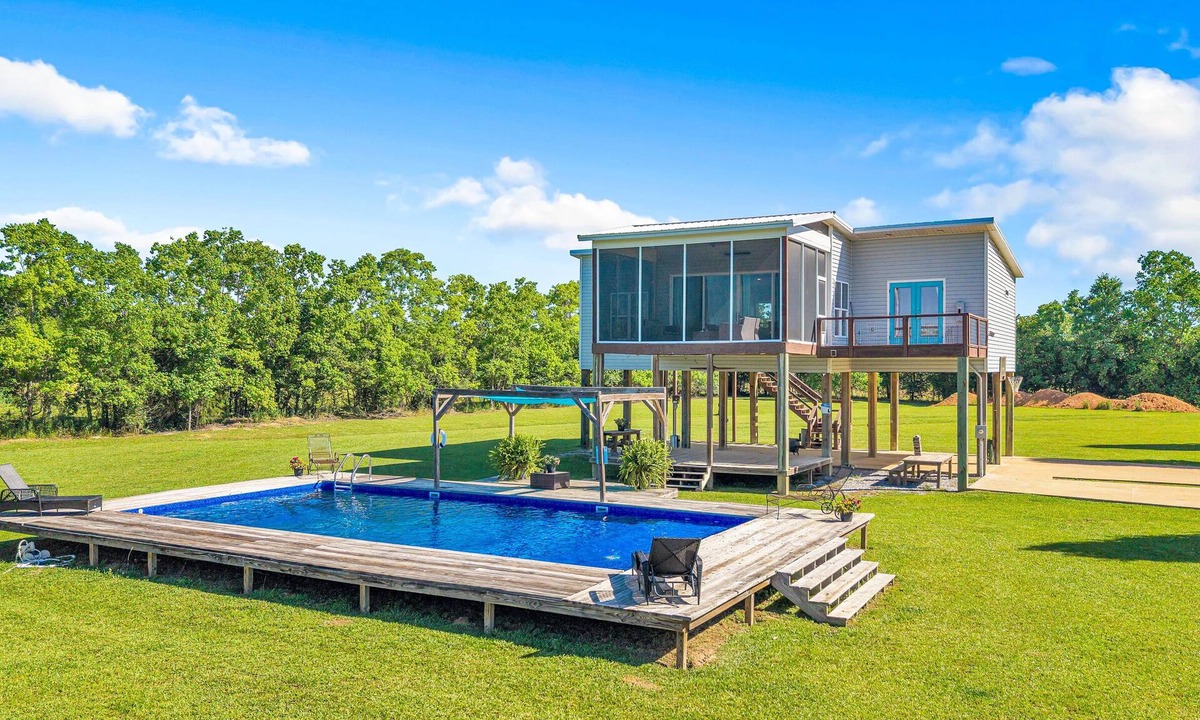 Millbrook House | Farm Stay w/Pool, Animals & Privacy Near Town – Pet Friendly