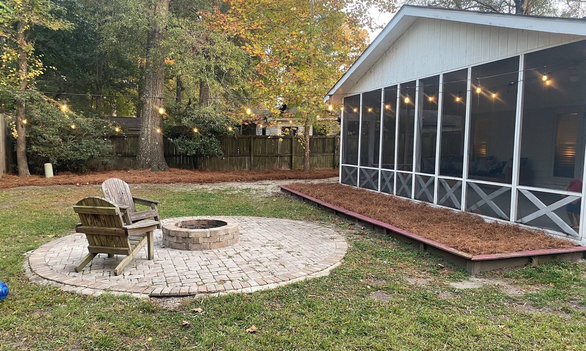 Summerville House | Fenced in home by Charming Downtown Summerville - 35 min to Charleston!