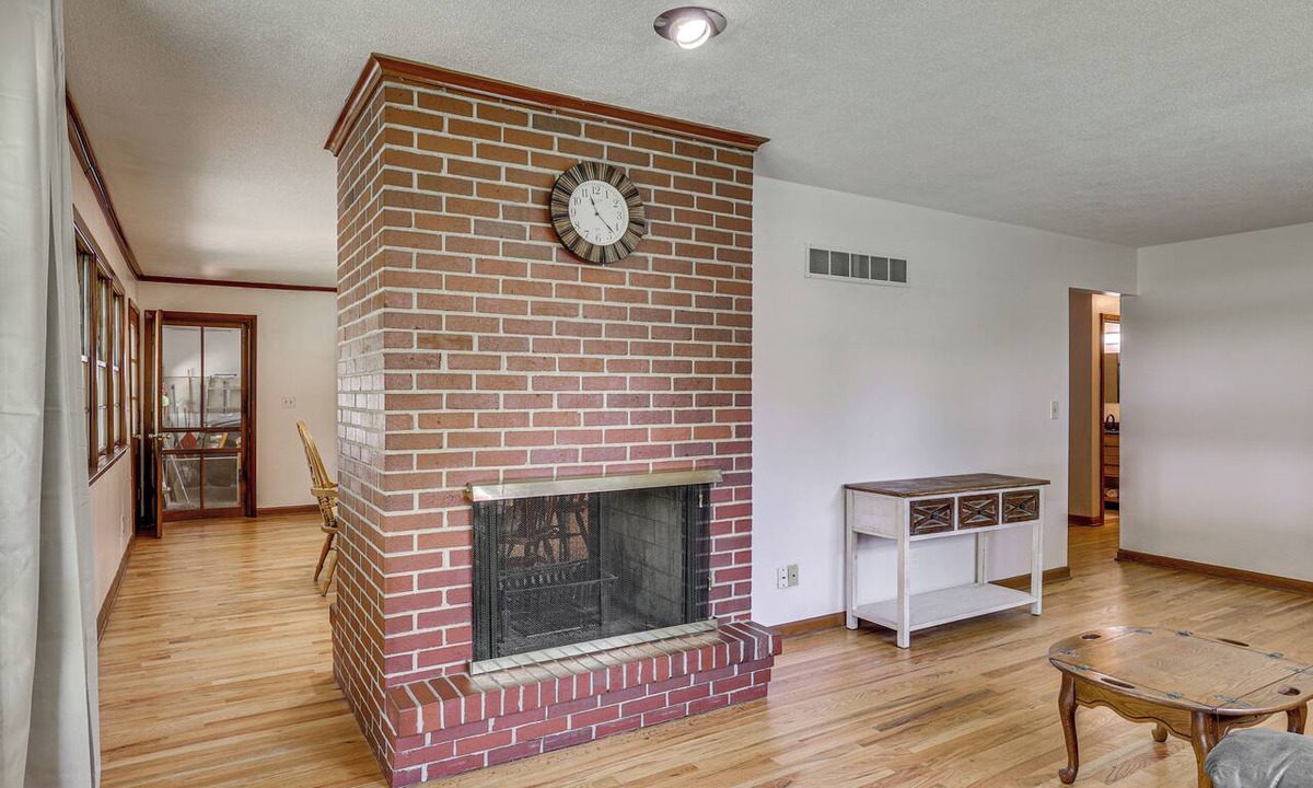 Shawnee Cottage | Fenced Yard & Patio! Shawnee Getaway 2 Mi to Dtwn