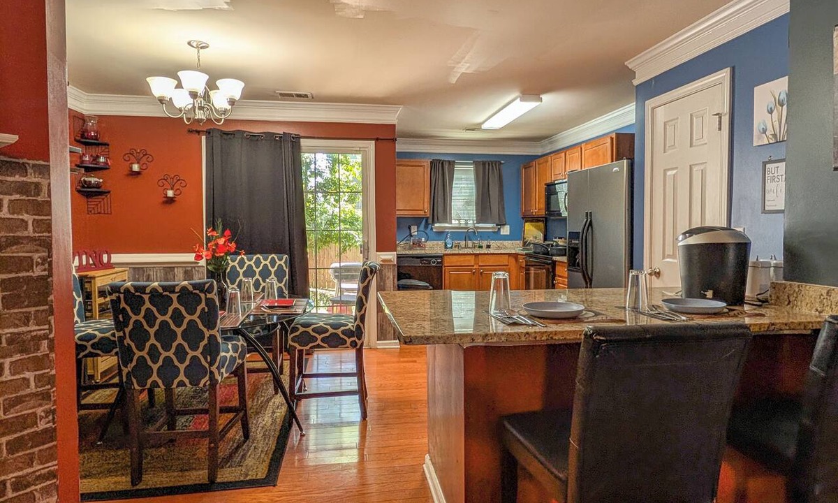 South Downtown House | FIFA 2026 Gated 3BR ATL - Pool Table & BBQ
