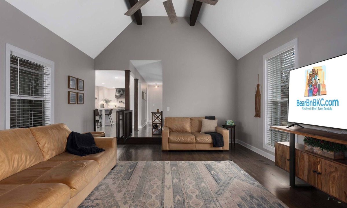 Shawnee House | SPORTS FANS: Home with Pool, Firepit, 4 BEDS